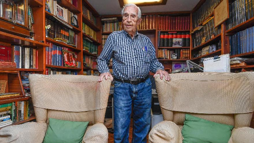 Valeriano García Vilela, en su casa, el pasado mes de diciembre. Acababa de cumplir cien años.