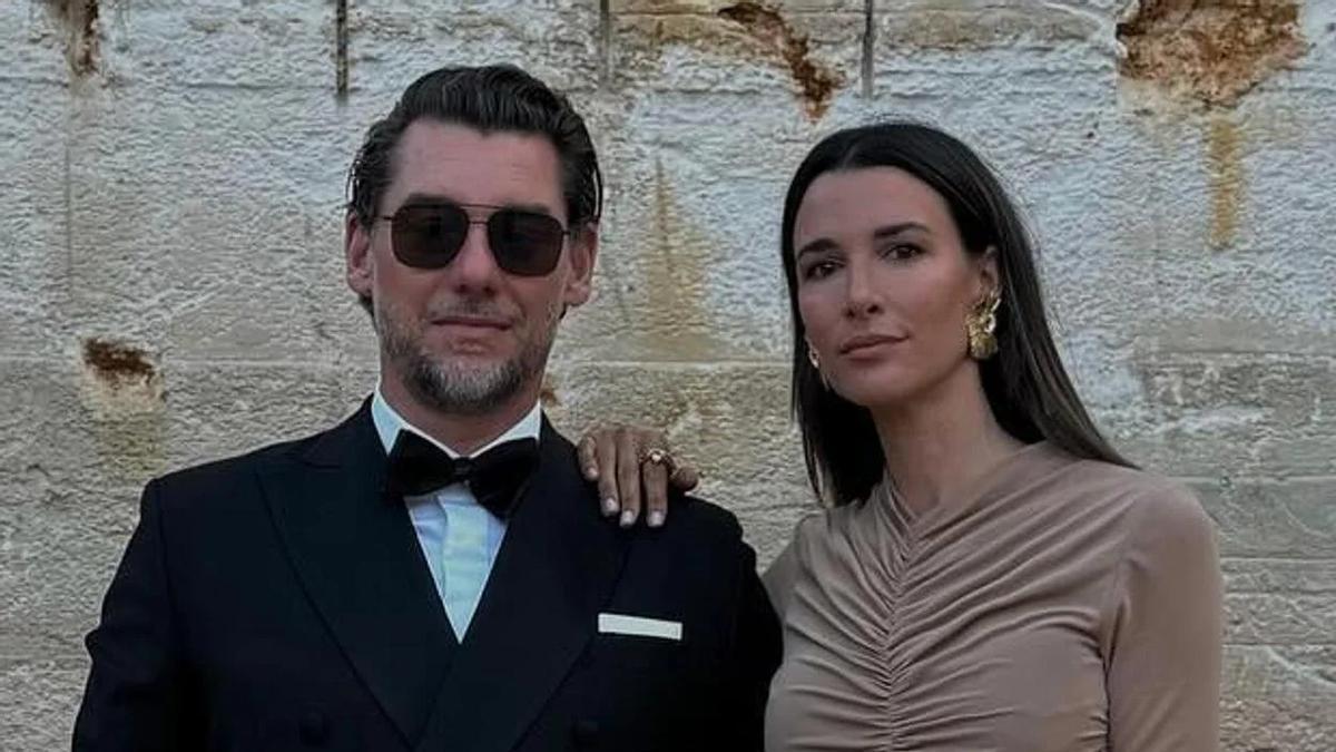 Jonathan Andic, hererdero de mango junto a su mujer, Paula Nata