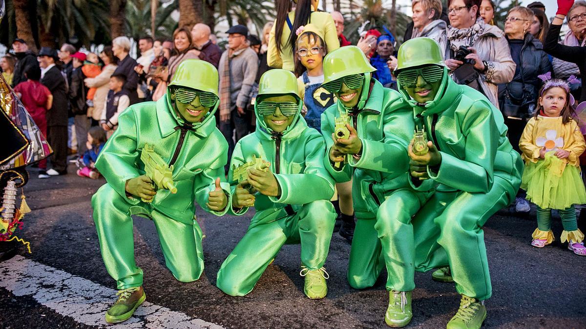 Un grupo de mascaritas durante la Cabalgata de la edición de 2016.