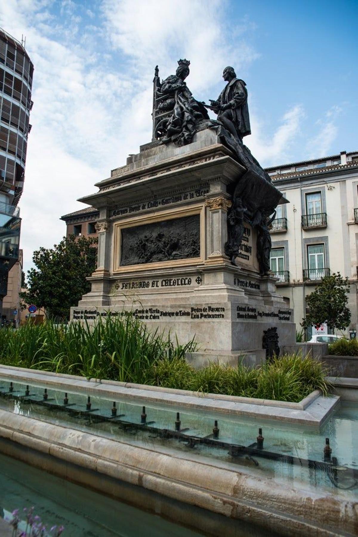 Monument Isabel La Catolica and Cristobal Colon