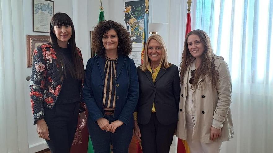 Representantes europeas junto a la alcaldesa y la edil de Bétera.