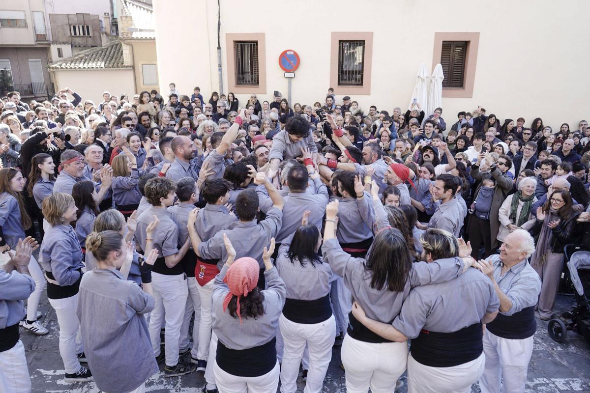 La pujada i baixada del pilar de quatre dels Tirallongues a Manresa