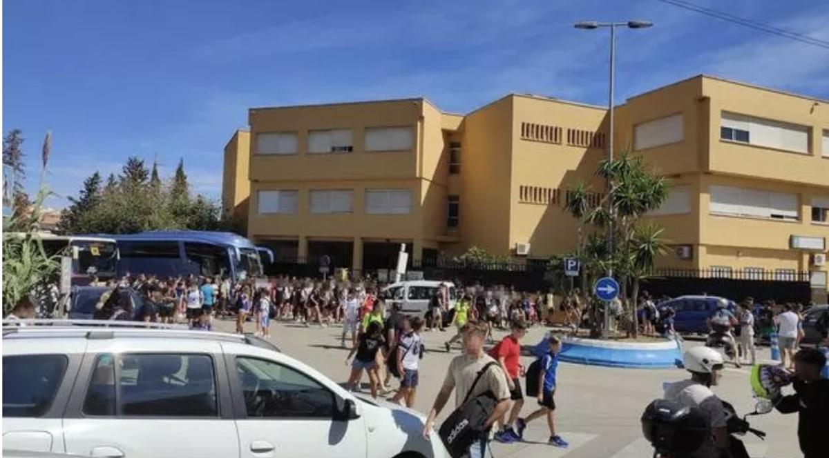 Entrada IES Bezmiliana en Rincón de la Victoria