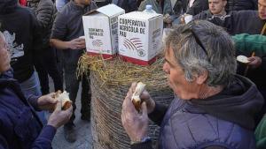 Els agricultors catalans protesten com a prèvia de la tractorada de dilluns