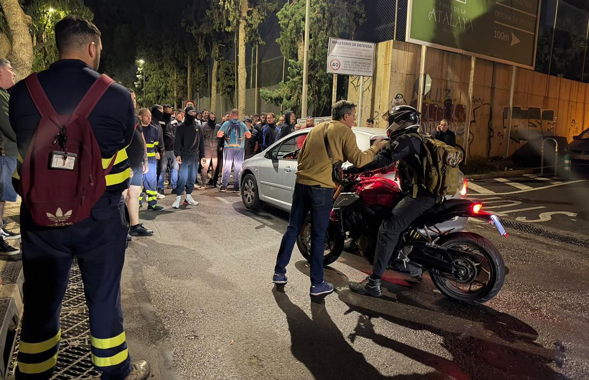 Trabajadores de Navantia en huelga impiden el acceso a varios vehículos
