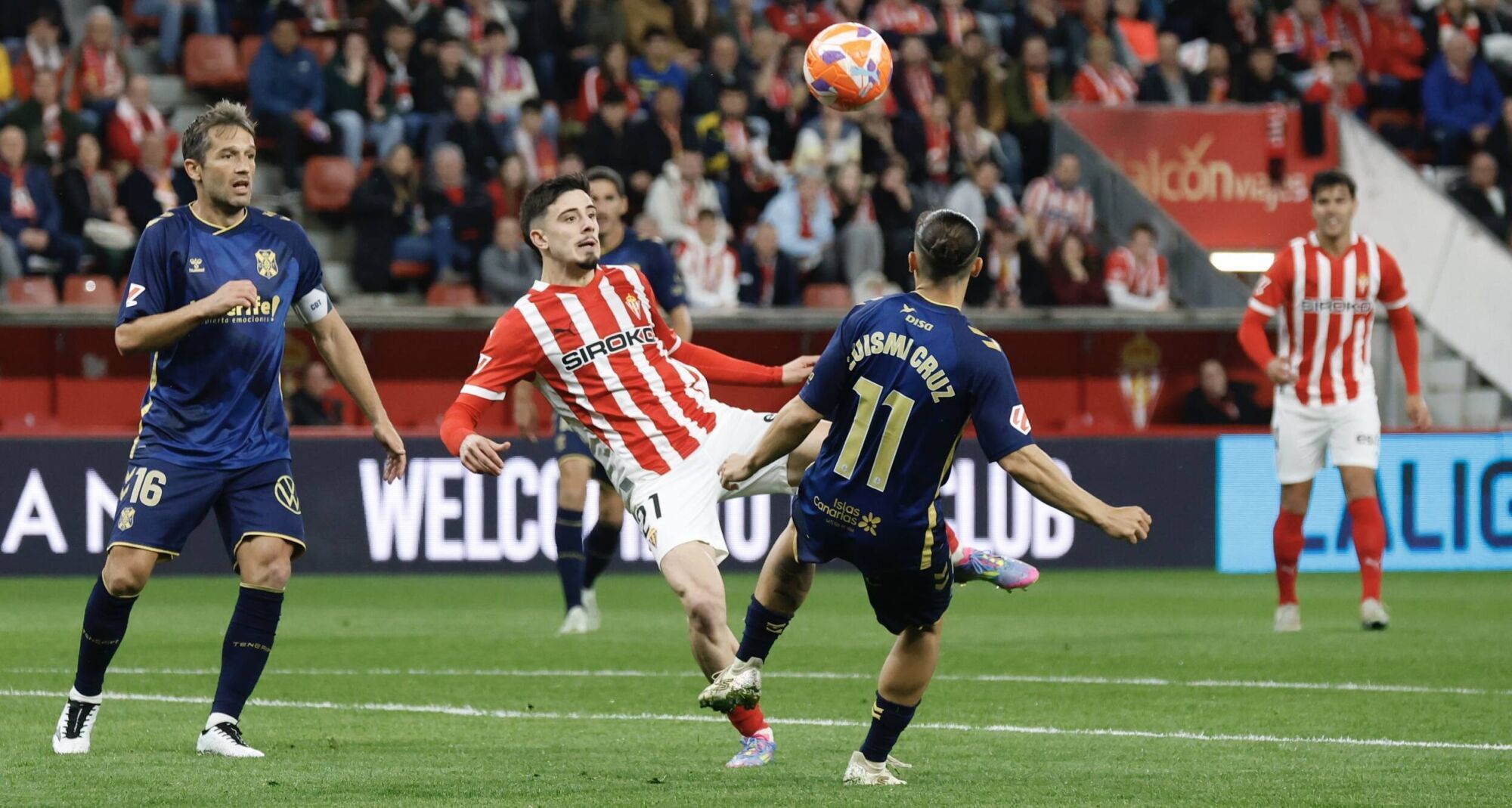 EN IMÁGENES: El Sporting - Tenerife disputado en El Molinón