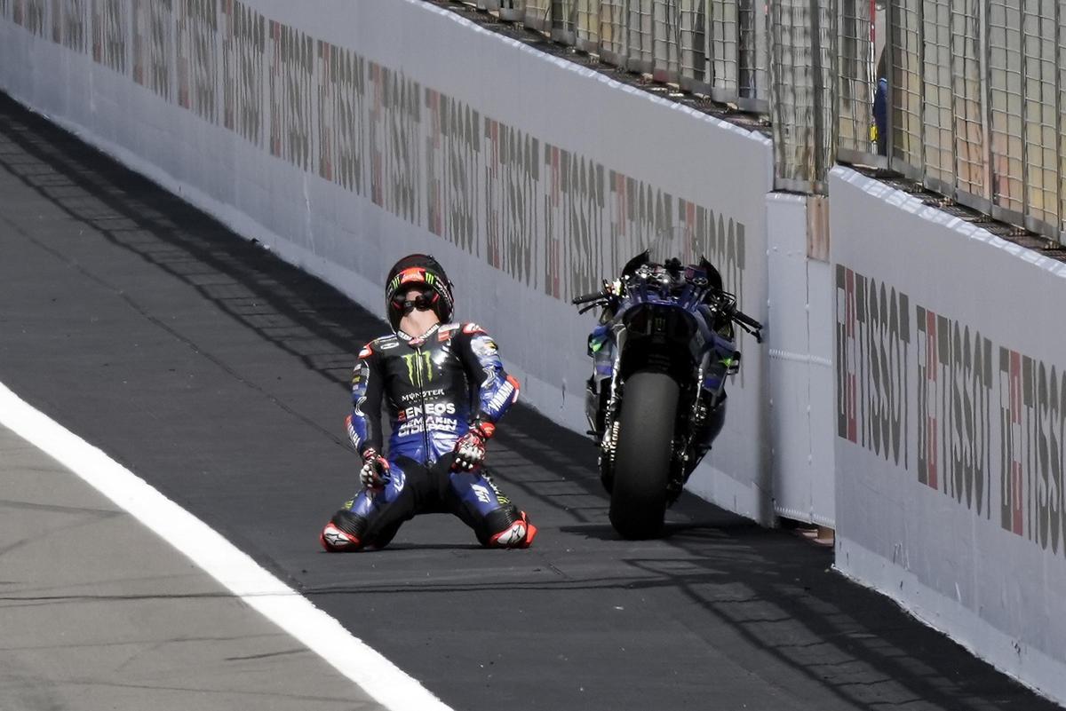 Quartararo, desolado después de experimentar un fallo en su Yamaha en Silverstone y perder la victoria