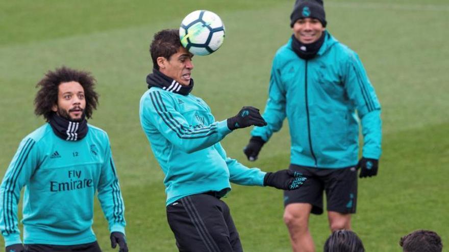 Varane vuelve al grupo y Simeone tiene dudas