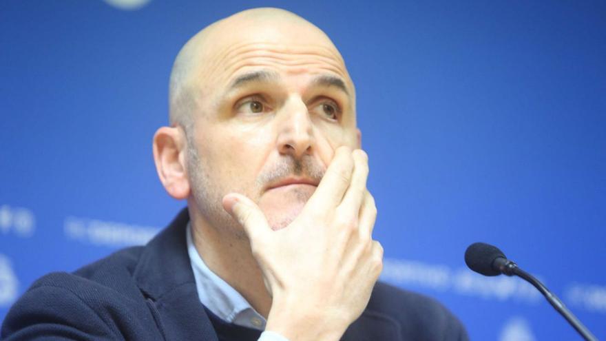 Fernando Soriano, durante una rueda de prensa en el estadio de Riazor. |  // IAGO LÓPEZ