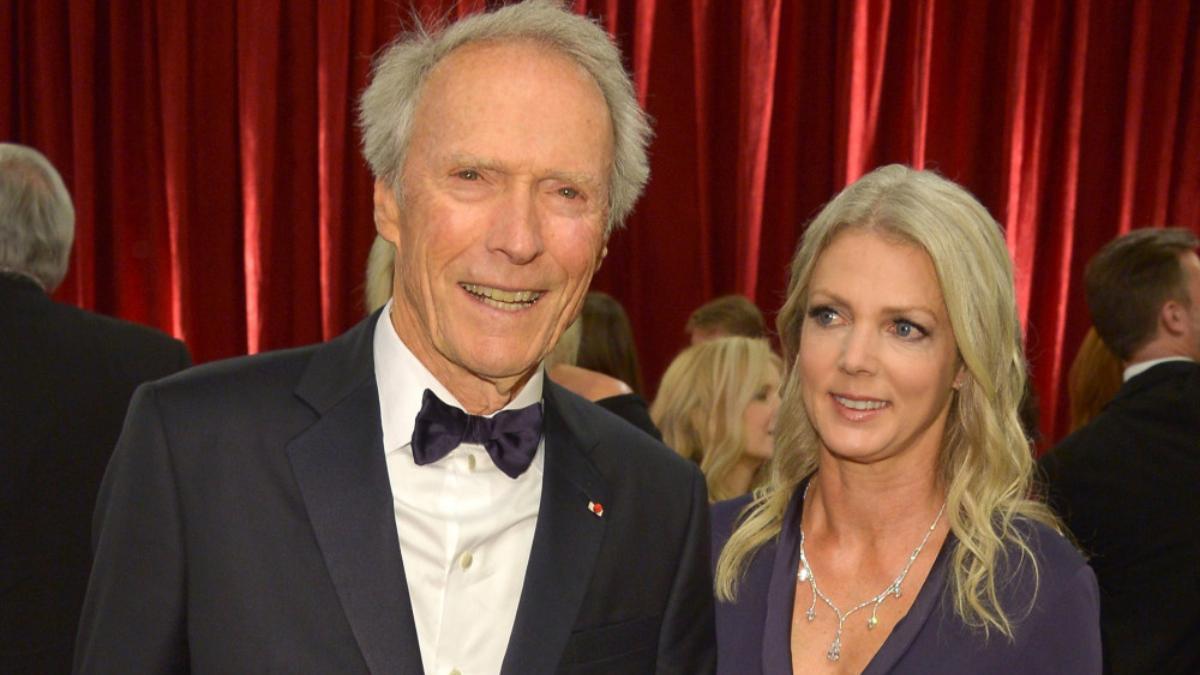 Clint Eastwood está roto después de sobrevivir a su pareja, Christina Sandera