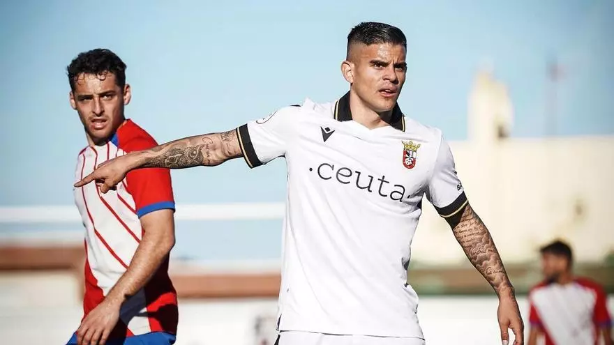 Kuki Zalazar, ex del Córdoba CF, asciende a Segunda con el Ceuta