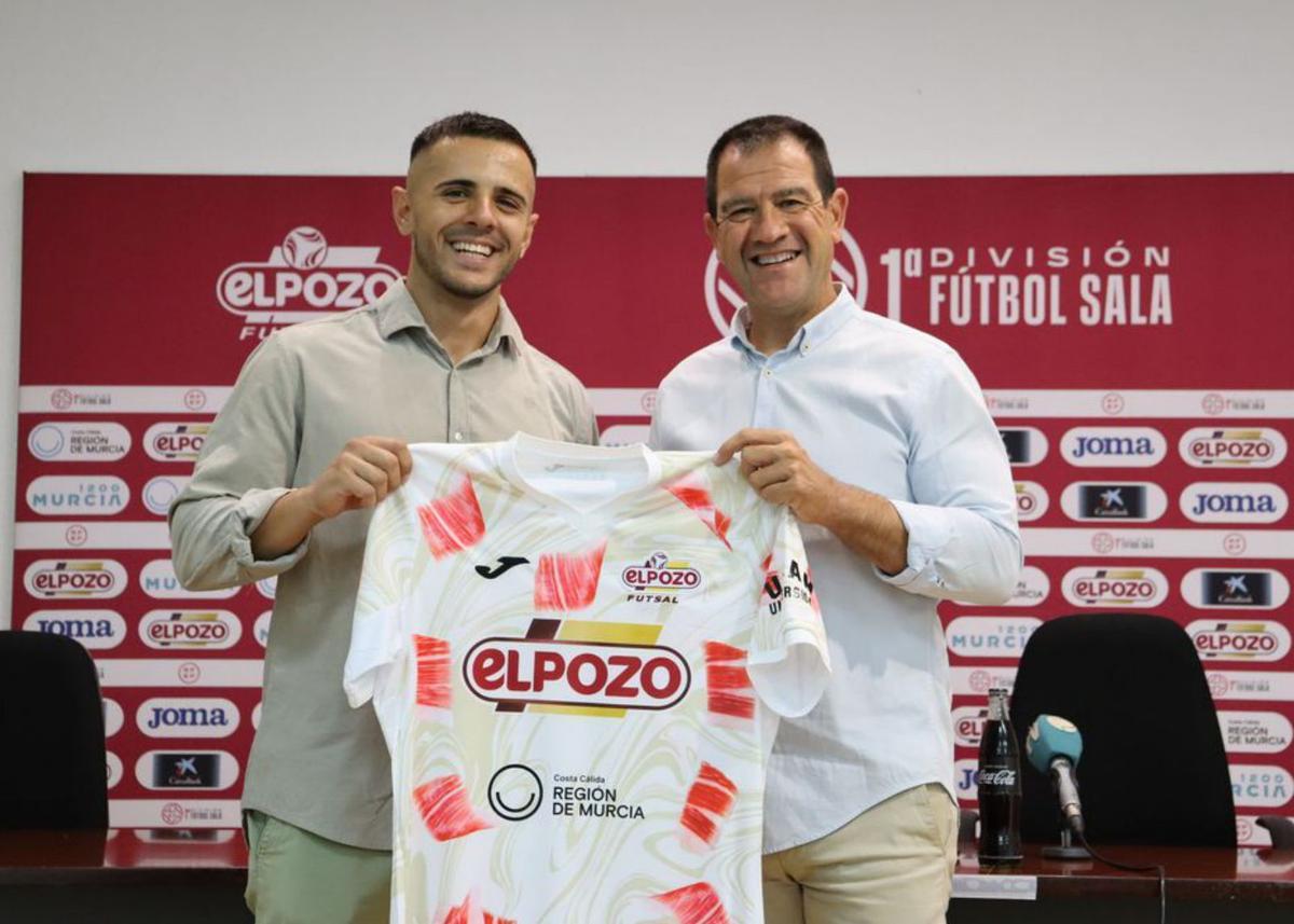 Adrián Rivera, en su presentación con Fran Serrejón. | ELPOZO MURCIA