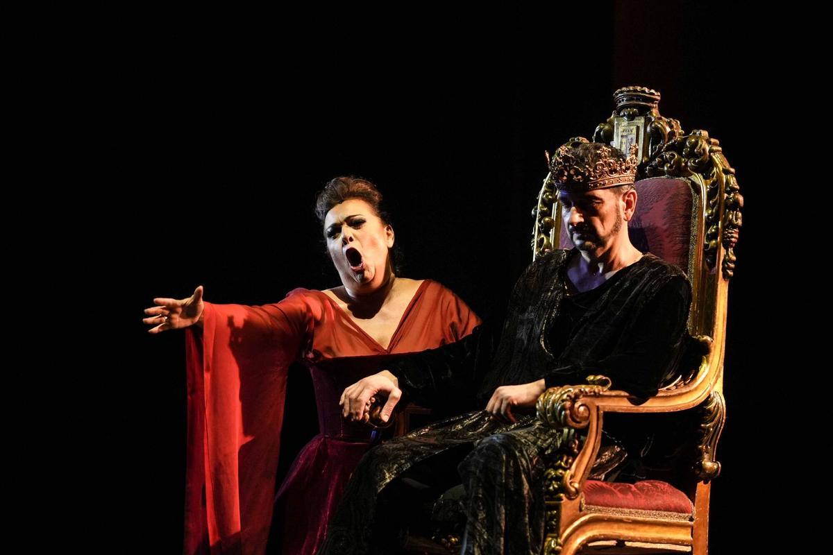 Córdoba estrena 'Macbeth' con ovación y lleno en el Gran Teatro