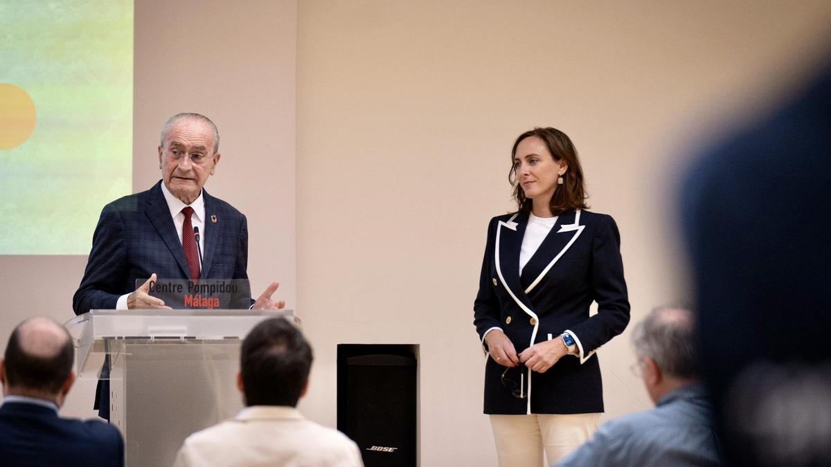 El alcalde de Málaga, Francisco de la Torre, y la directora general de Mastercard España, Paloma Real.