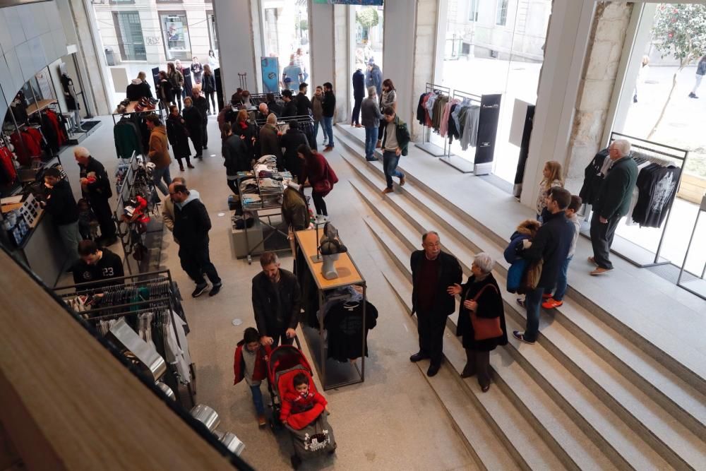 Cientos de ciudadanos participan a lo largo del día en la jornada de puertas abiertas