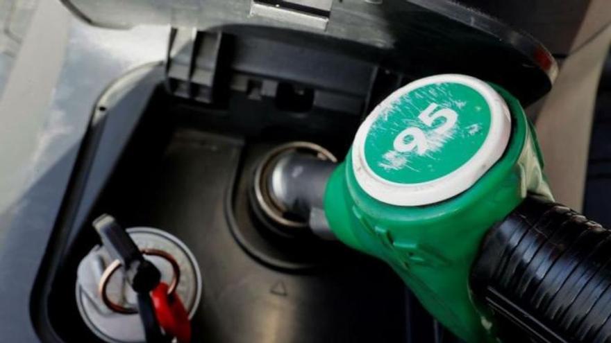 La función secreta de la tapa del depósito de gasolina: te salvará de llevar el coche al taller