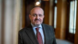  Alejandro Fernández,líder del PP catalán, después de su entrevista con El Periódico en el Parlament de Catalunya