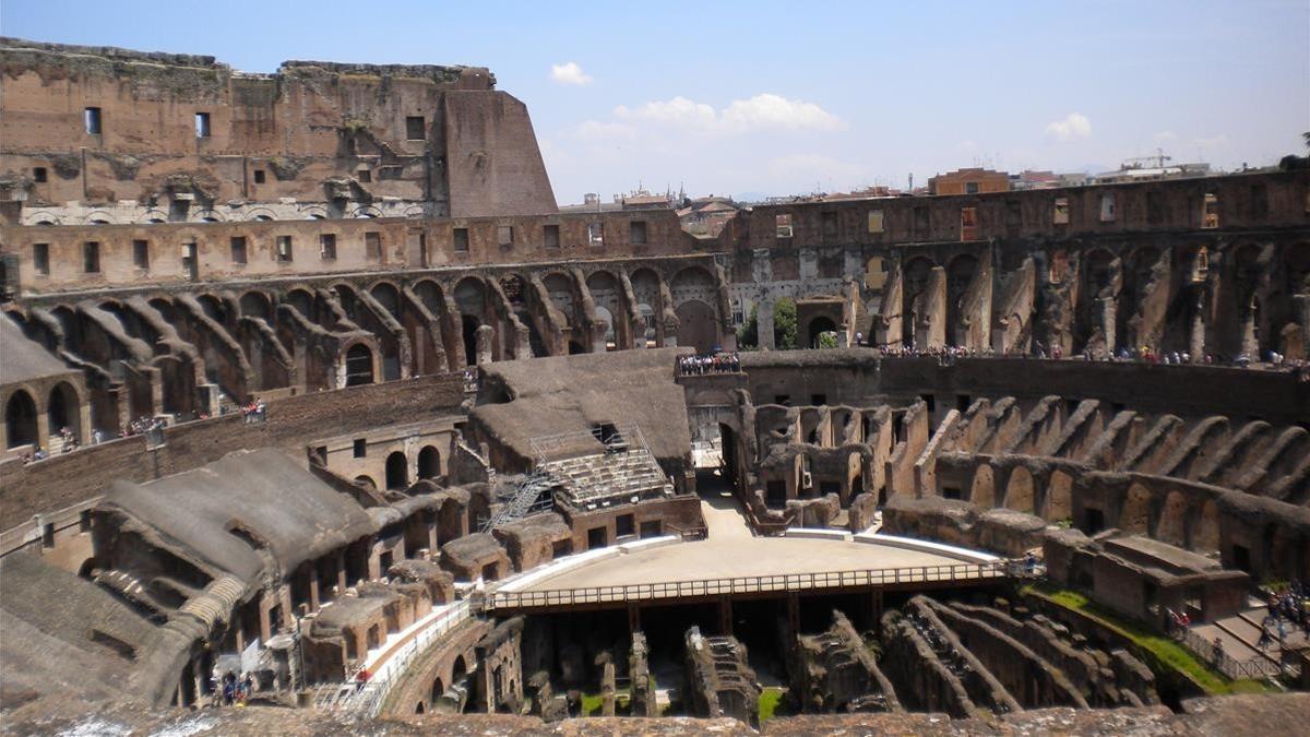 Imagen del interior del Coliseo de Roma visto desde el tercer piso.