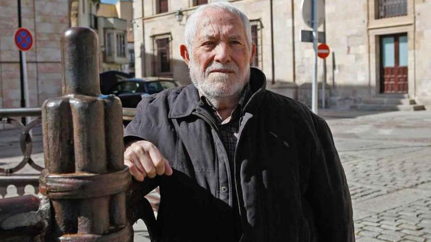 José Luis Alonso Coomonte en la plaza de Viriato.