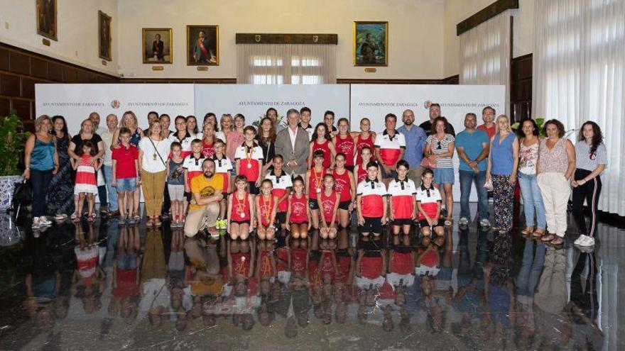 El Ayuntamiento de Zaragoza recibe a la A.D. Flip-Flap de gimnasia artística