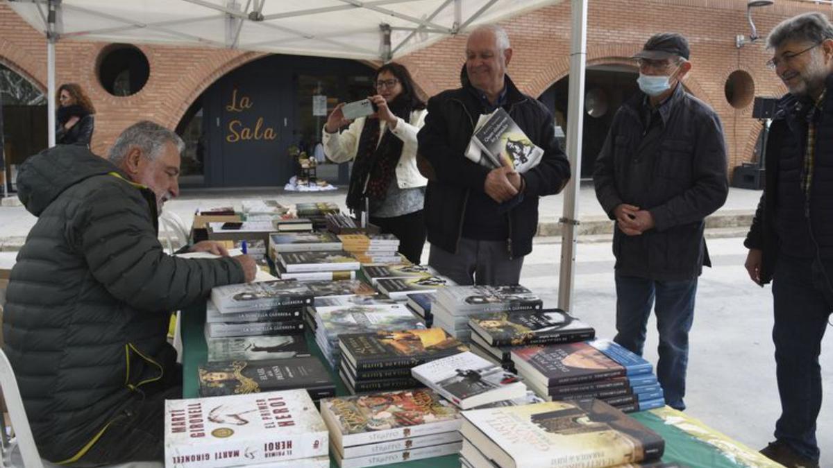 Rafel Nadal signant llibres a la plaça Nova | ALEX GUERRERO