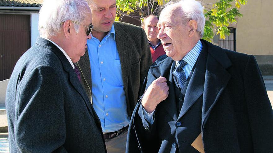 Rufo Gamazo (derecha), en el homenaje que recibió hace cuatro años en Villalonso.
