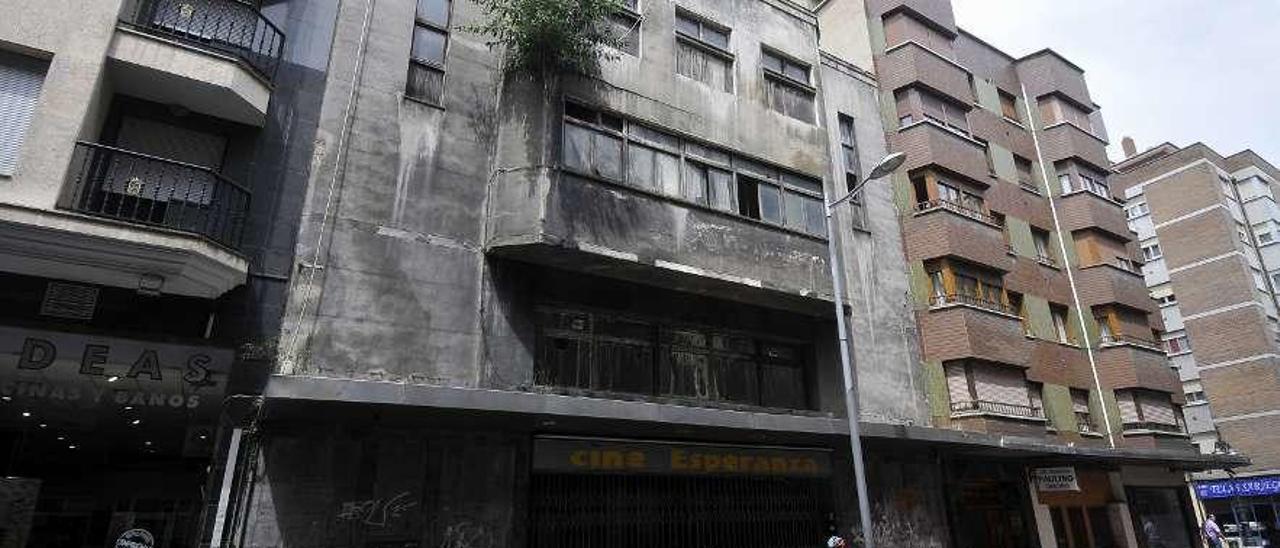 El cine Esperanza de Mieres, totalmente abandonado.