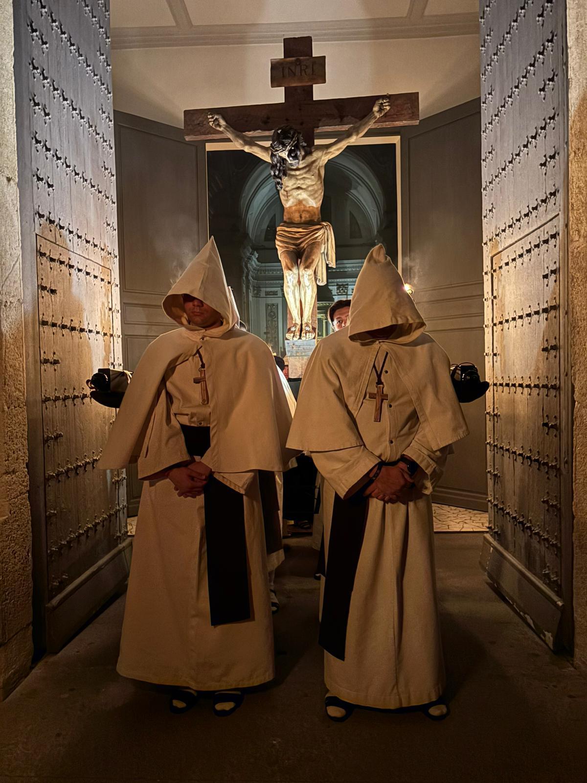 El Cristo, a su salida del templo.