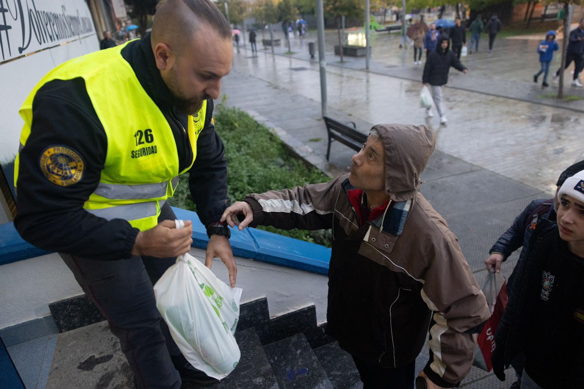 En imágenes | Campaña del Banco de Alimentos para ayudar a Valencia