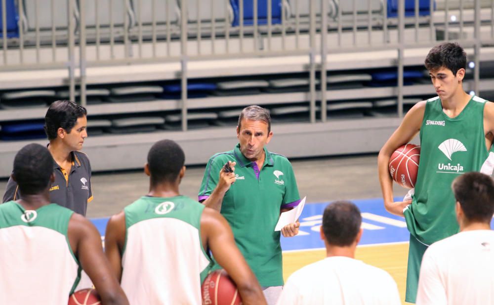 La plantilla del Unicaja vuelve a los entrenamientos bajo las órdenes de Joan Plaza para comenzar a preparar la temporada.