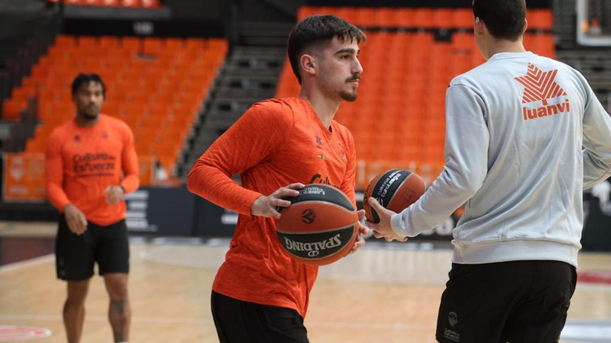 Guillem Ferrando, en la sesión de entrenamieto previa al partido de Euroliga contra el Estrella Roja en La Fonteta