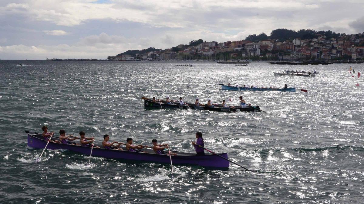 Regata de trainerillas en Meira.