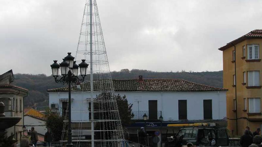 La iluminación navideña llega a los pueblos de La Vera