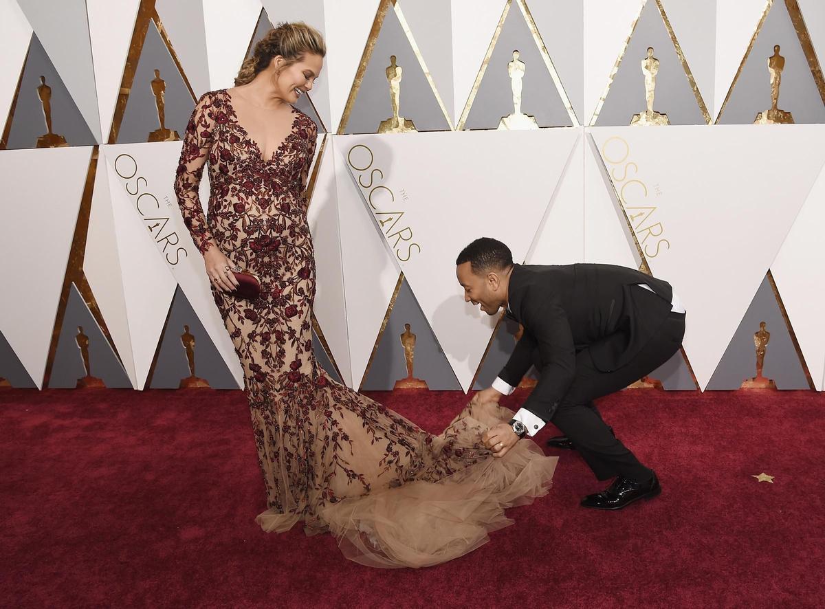 Chrissy Teigen y John Legend en los Premios Oscar 2016