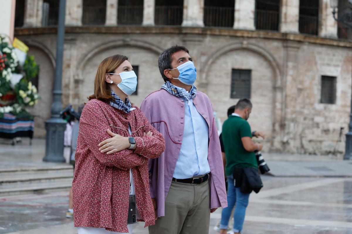 Comisiones que han desfilado por las calles Mar y Avellanas entre las 19.00 y las 20.00 horas Comisiones que han desfilado por las calles Mar y Avellanas entre las 19.00 y las 20.00 horas
