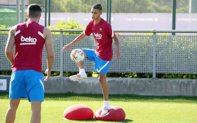 Entreno con estreno del pasado futuro del Barça