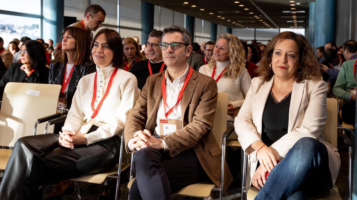 La ministra Diana Morant acude al Comité Federal del PSOE, ayer, en A Coruña, junto al ministro de Presidencia, Félix Bolaños.