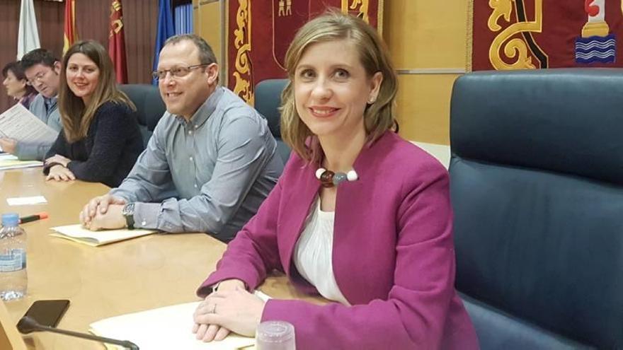 El concejal socialista Ángel Navarro, junto a la alcaldesa Esther Clavero.