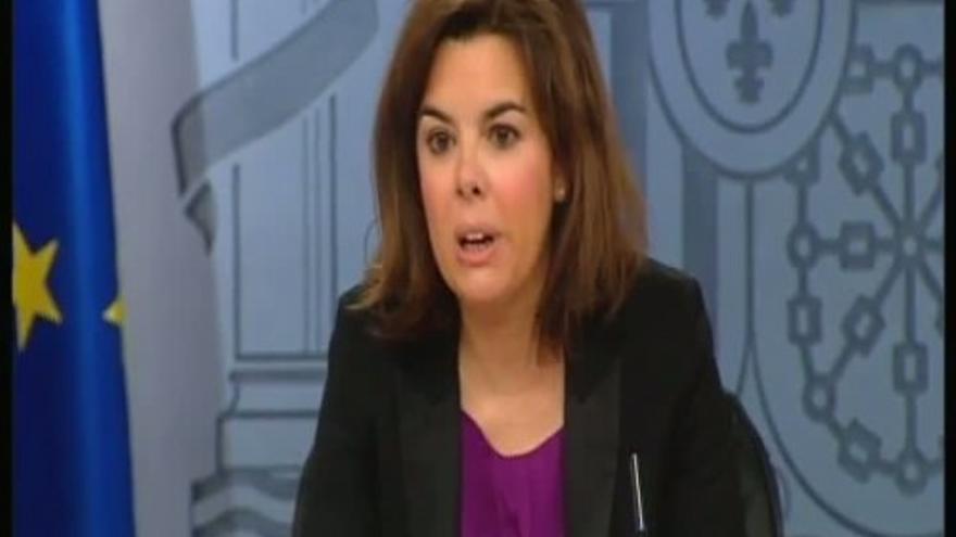 Soraya: “Llevo 12 años trabajando con Rajoy y nunca le he visto saltarse una norma”