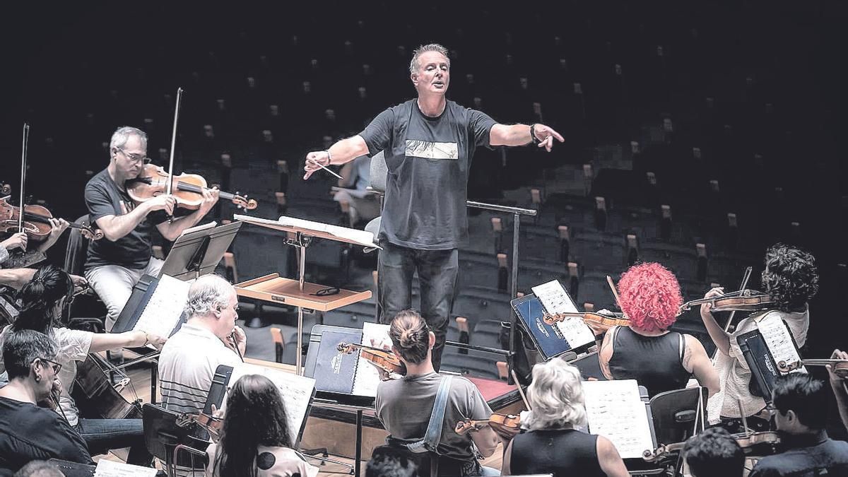 Assaig de l’Orquestra de València amb Liebreich en el Palau Música.