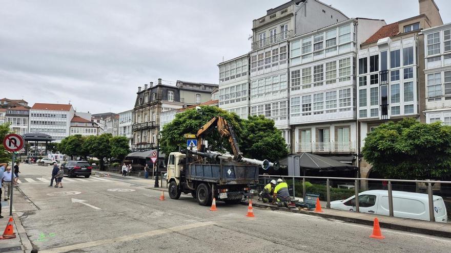 Betanzos comienza a instalar la nueva iluminación de los pasos de cebra de la plaza García Naveira