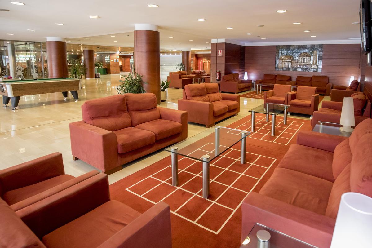 El lobby del hotel Sercotel Delfos en Andorra.