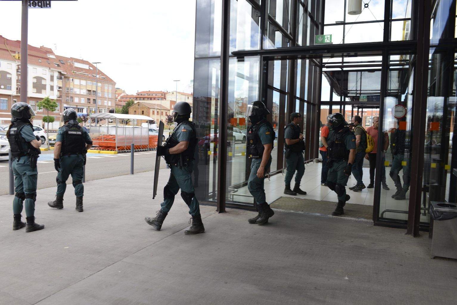 Así actuaría la Guardia Civil en caso un ataque terrorista a un supermercado en Benavente