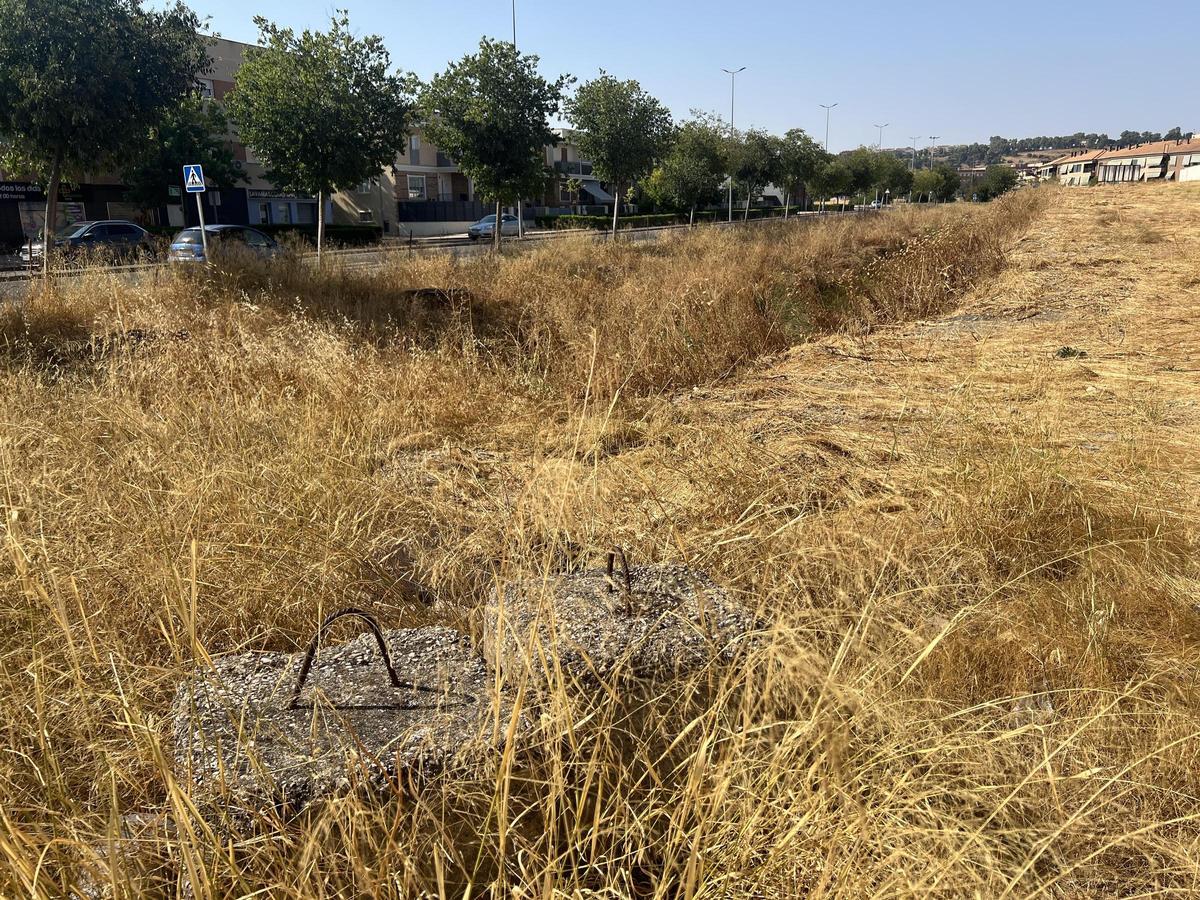 Quejas por el descuido del residencial Gredos, en Cáceres