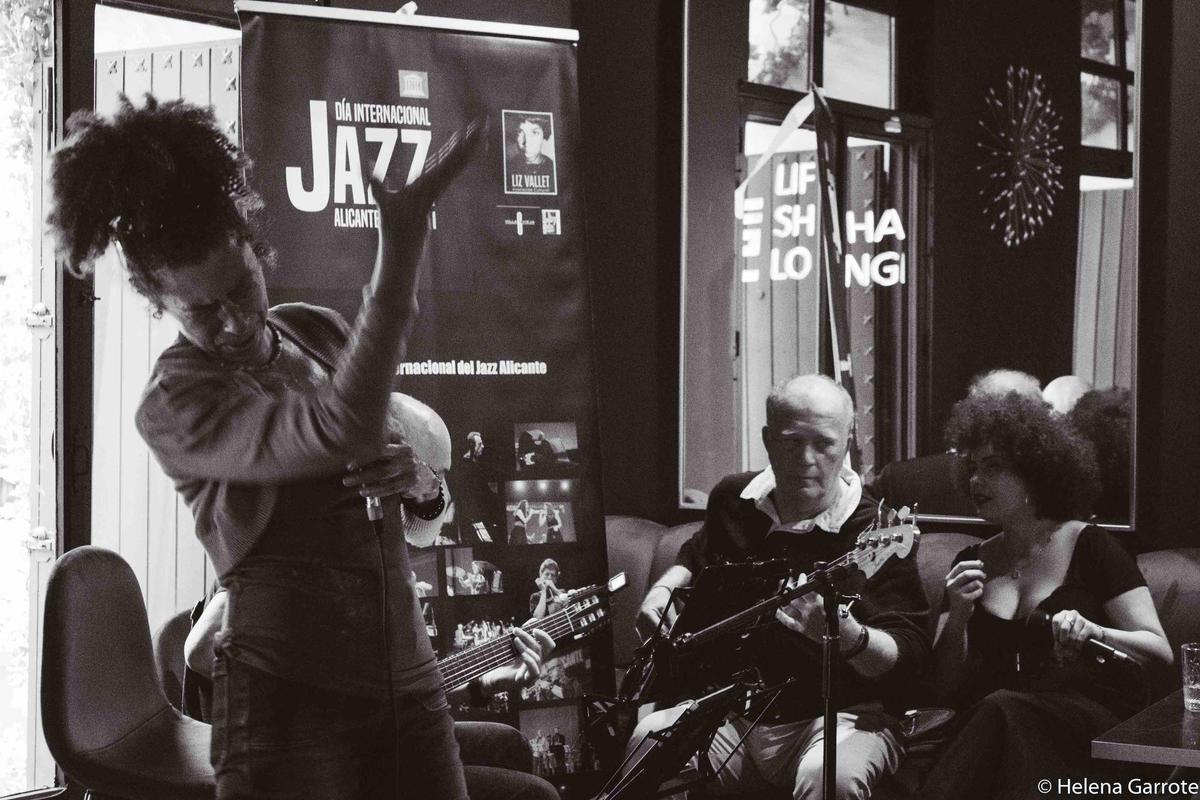 Klaud Gandia y Simone Catelacci protagonizan la noche de JazzDay en Life Shisha Lounge