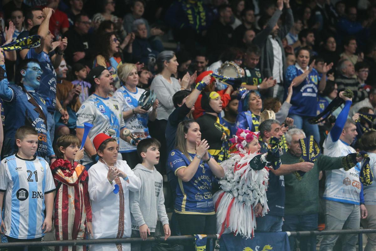 Aficionados en el último partido en casa del Frigoríficos, ante el Puente Genil.