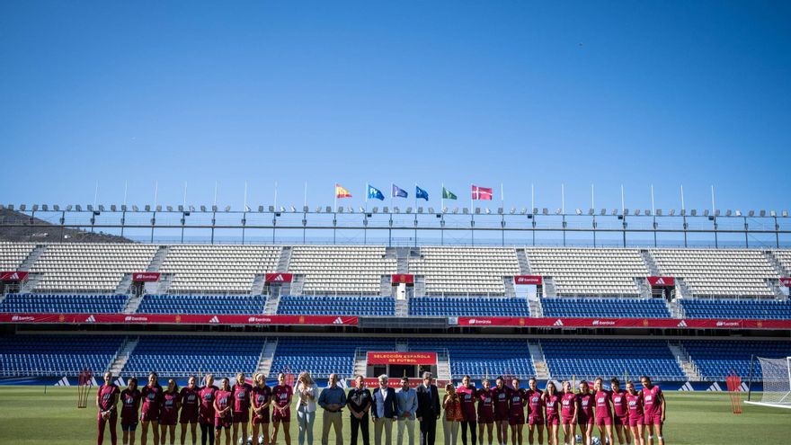 Scene right before the kickoff of the Spain vs. Denmark match in Tenerife