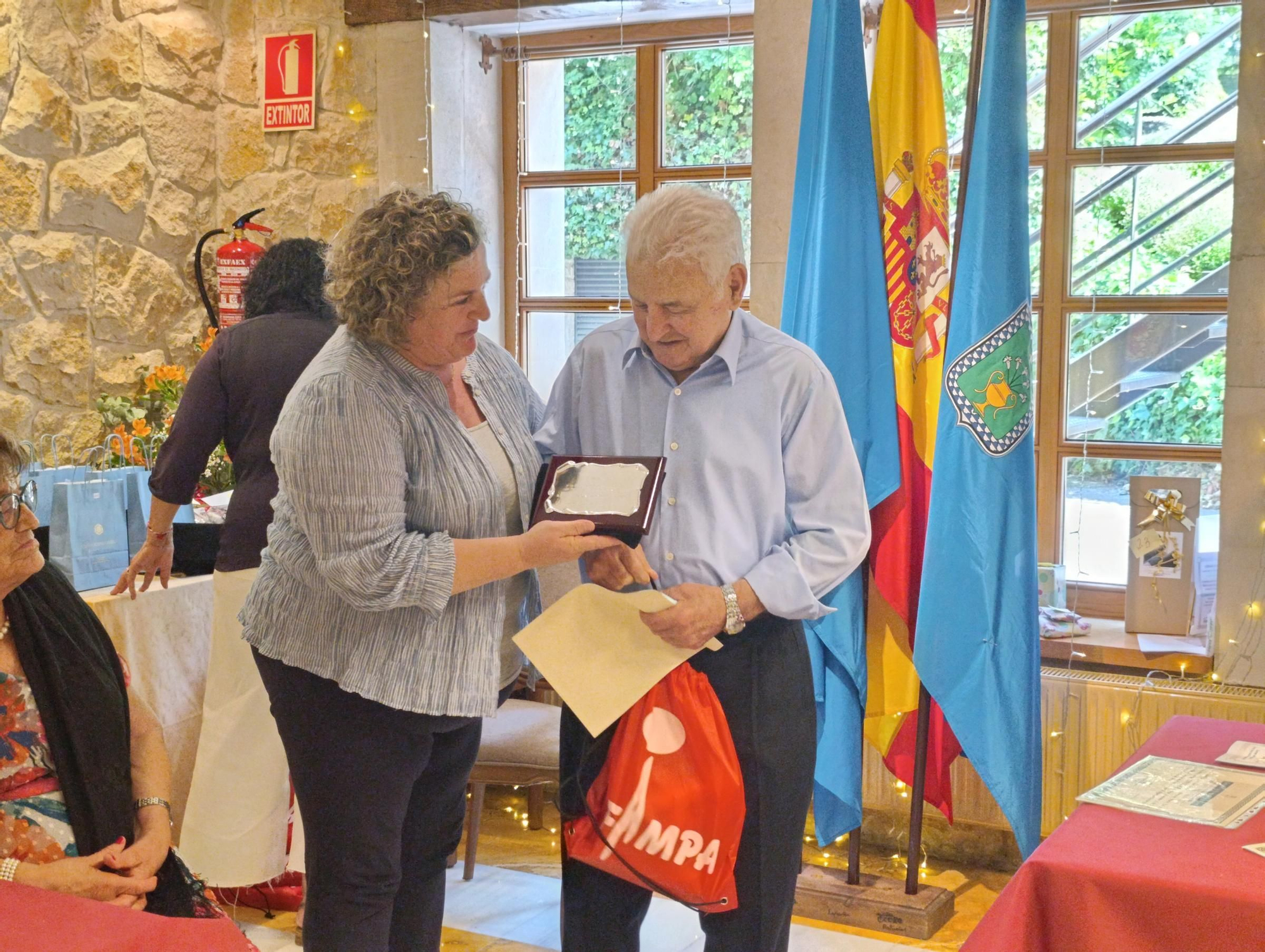 El Hogar del Pensionista El Carmín homenajea a sus mayores
