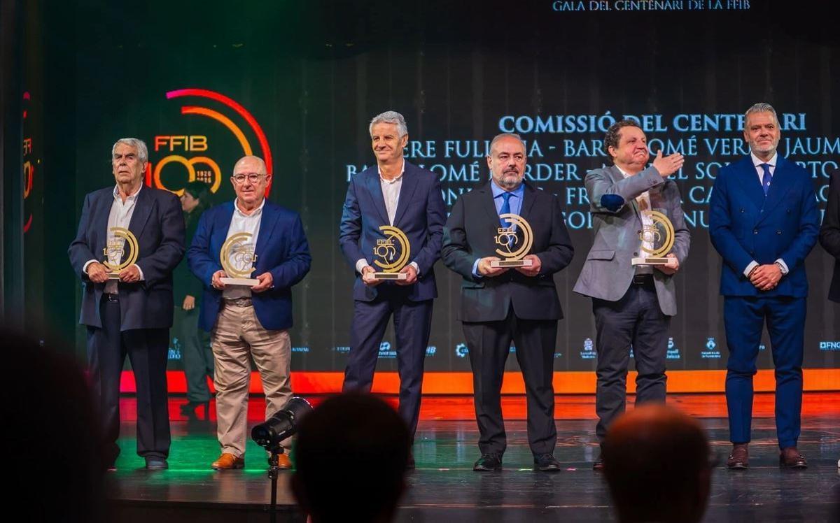 Los miembros de la Comisión del Centerario de la FFIB