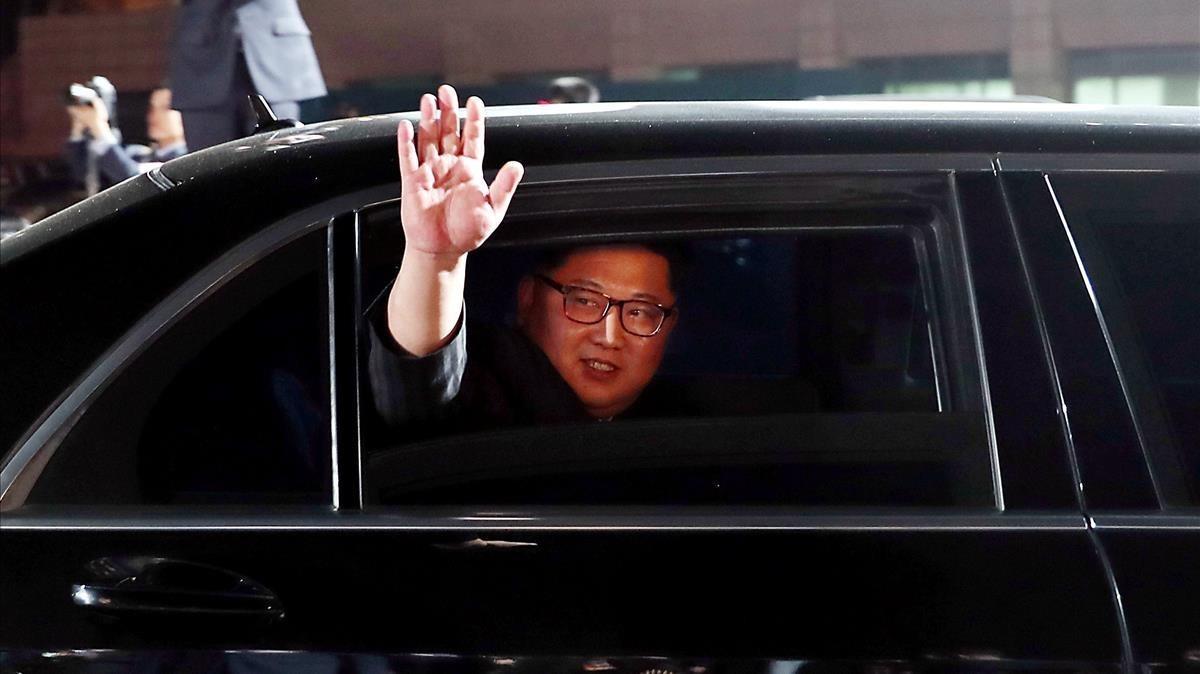 zentauroepp43107562 north korean leader kim jong un  inside a vehicle  bids fare180429145542